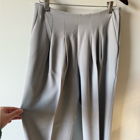 Armani Wide Leg High-Waisted Pants
Ankle Length - Picture 2 of 4